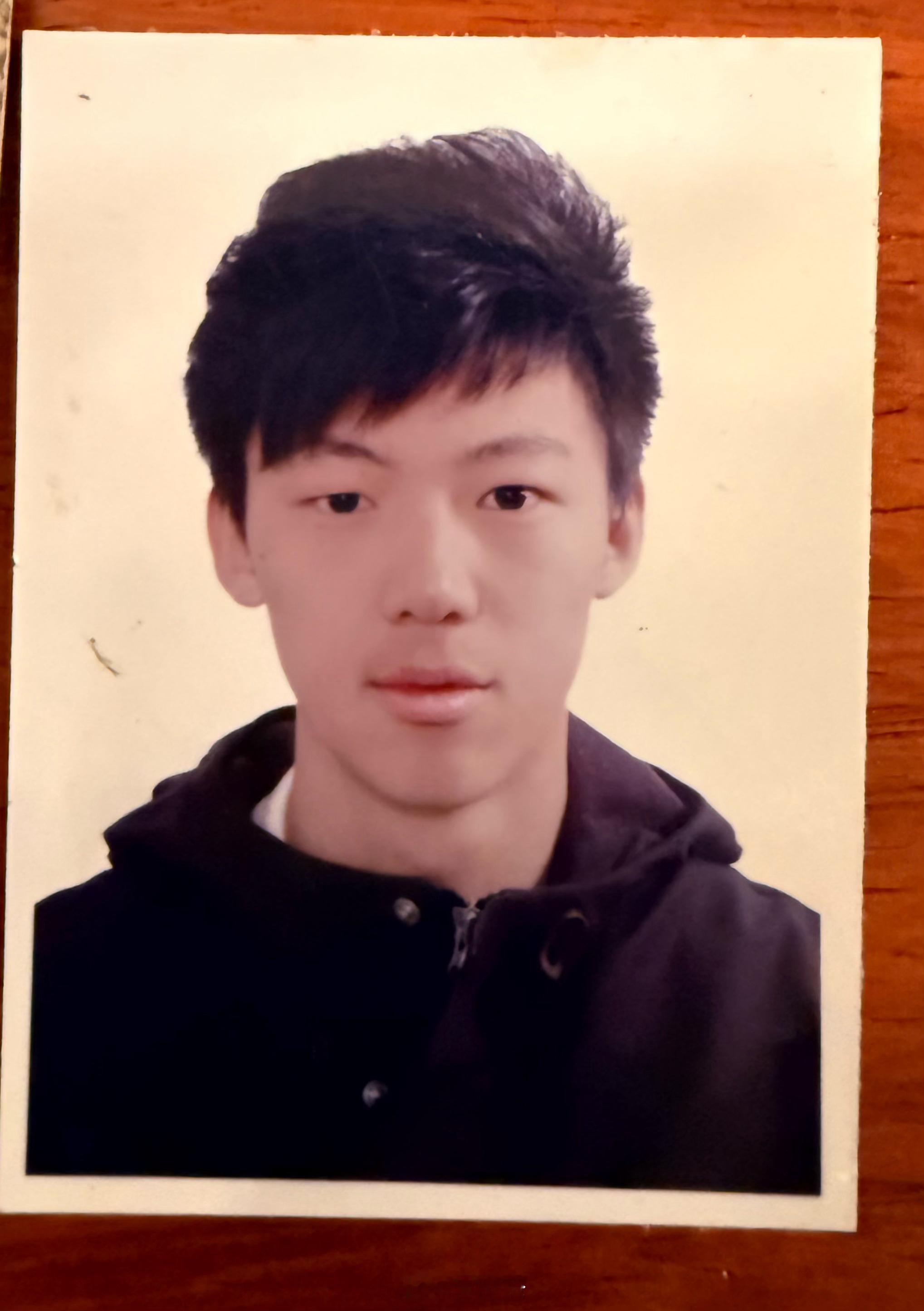 我跟我家那SB认识的时候他长这样[吃瓜]可不是18岁非洲土鸡的造型当年他烫着皮卡