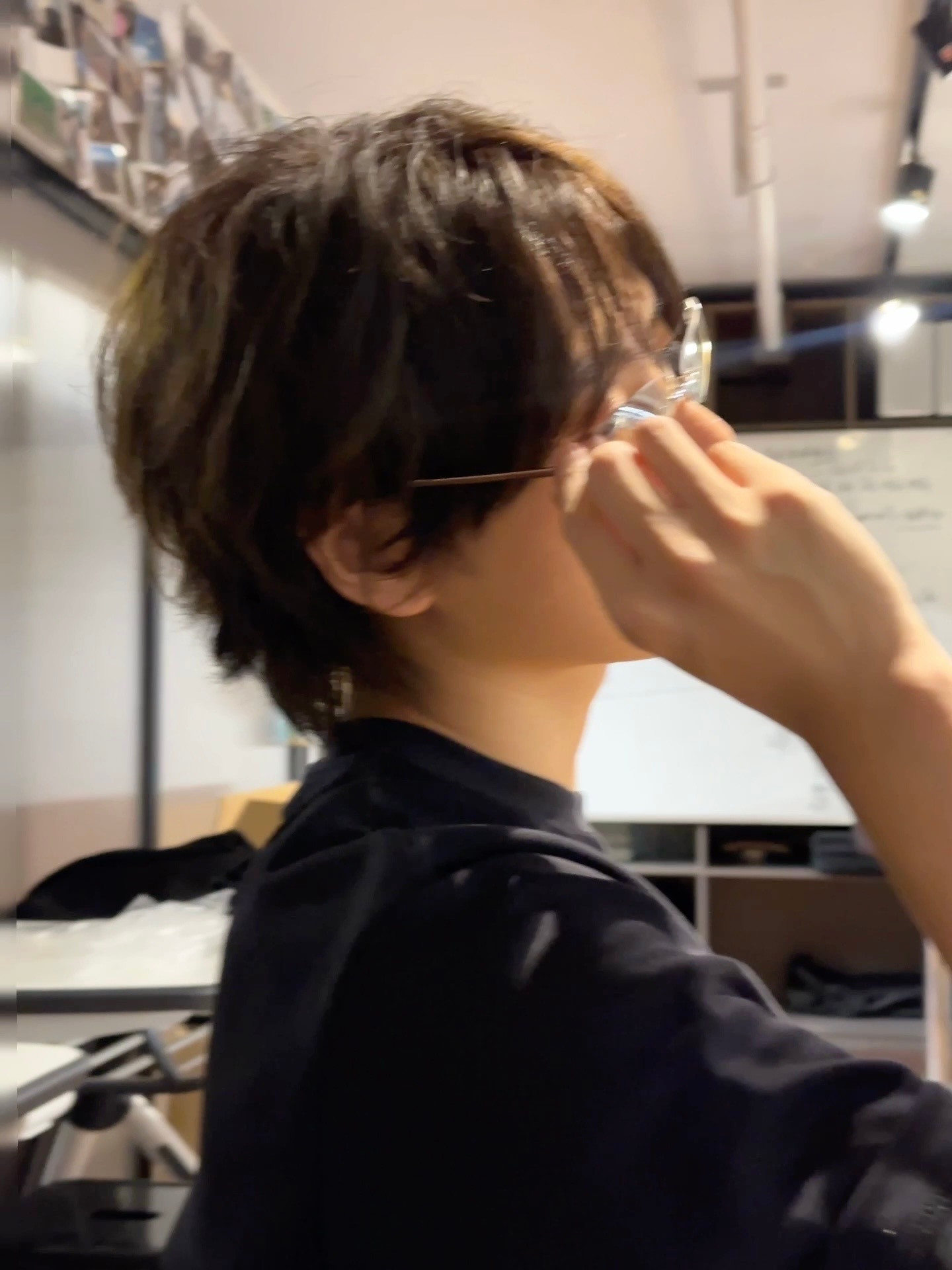 肖宇梁今日营业，好多惊喜掉落的物料。live生图还这么帅[奶牛猫][奶牛猫] ​