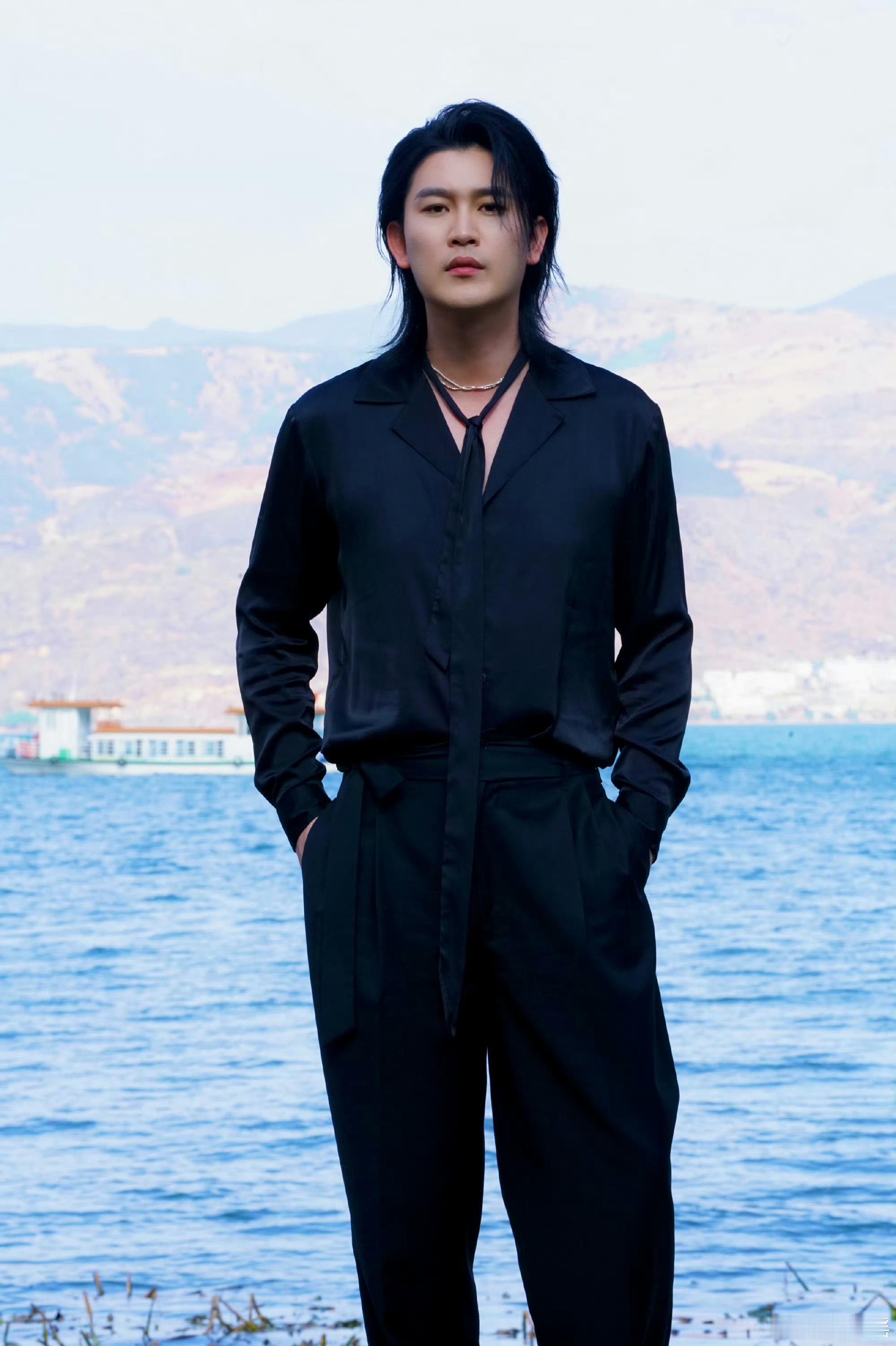 第一次见歌手小发雷霆回怼锐评 刘凤瑶欢子这波操作封神！面对犀利锐评不较真，反倒用