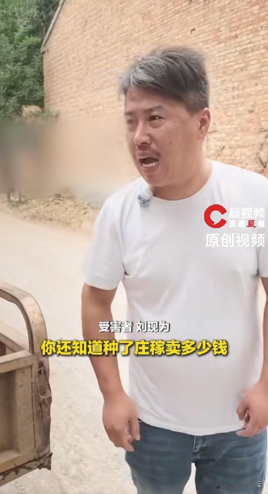 男子怎么也不会想到，自家就是请了个戏班子唱戏，给奶奶过十年忌日，结果就差点被邻居