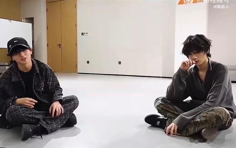 橹穆双人采访预告中间要开几家正新鸡排 