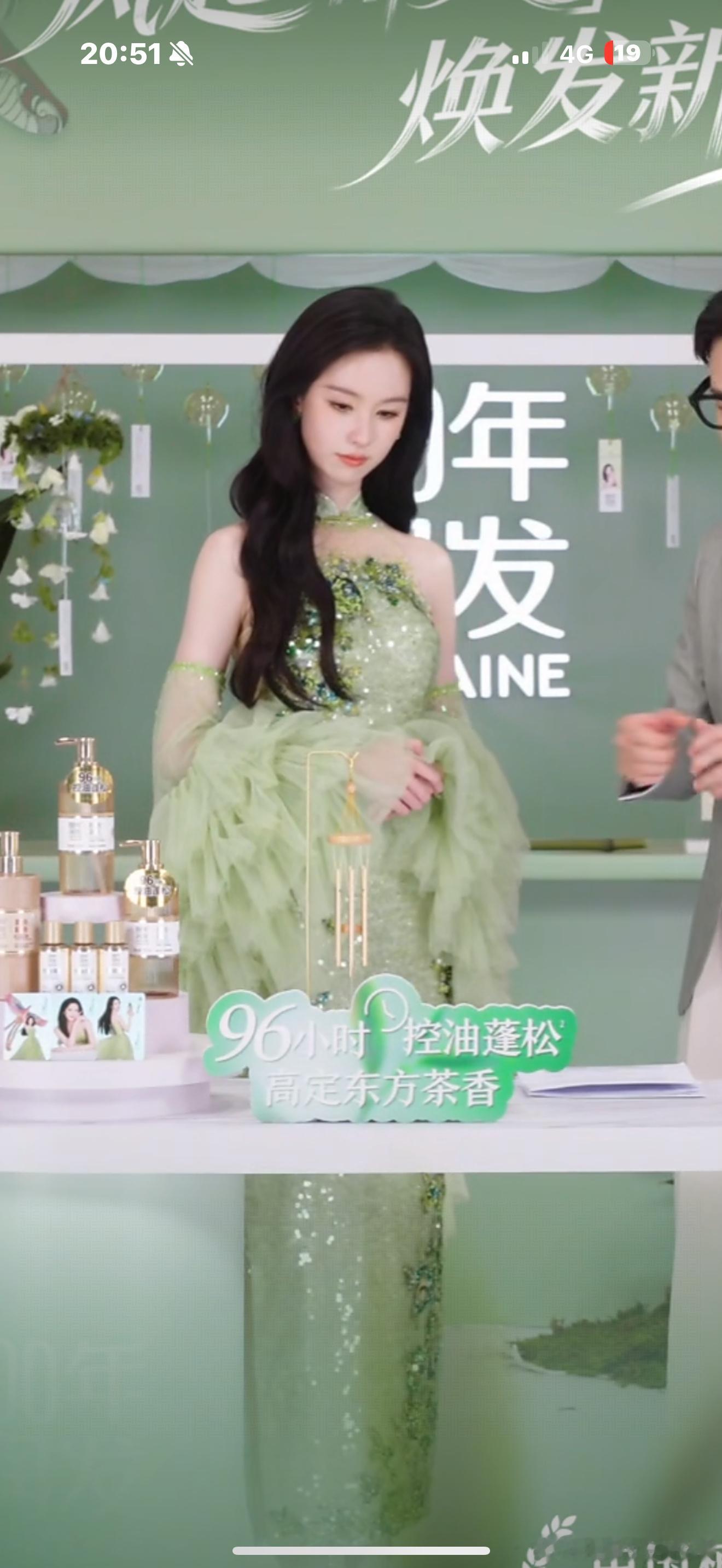 陈都灵绿色闪片裙陈都灵绿野仙踪长裙陈都灵绿野仙踪长裙，好美，真棒呀 ​​​