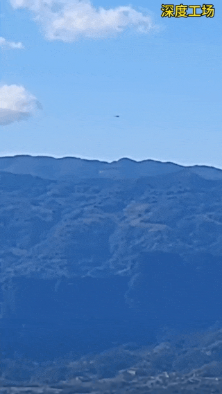 缅军飞机在侦察果敢同盟军阵地。大片山区丛林，缅军无论是苏30战机、米格29战机、