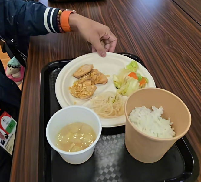 日本亚运会伙食断崖式下跌！各国运动员怀念上一届杭州的食物，难怪现在的奥运会、亚运
