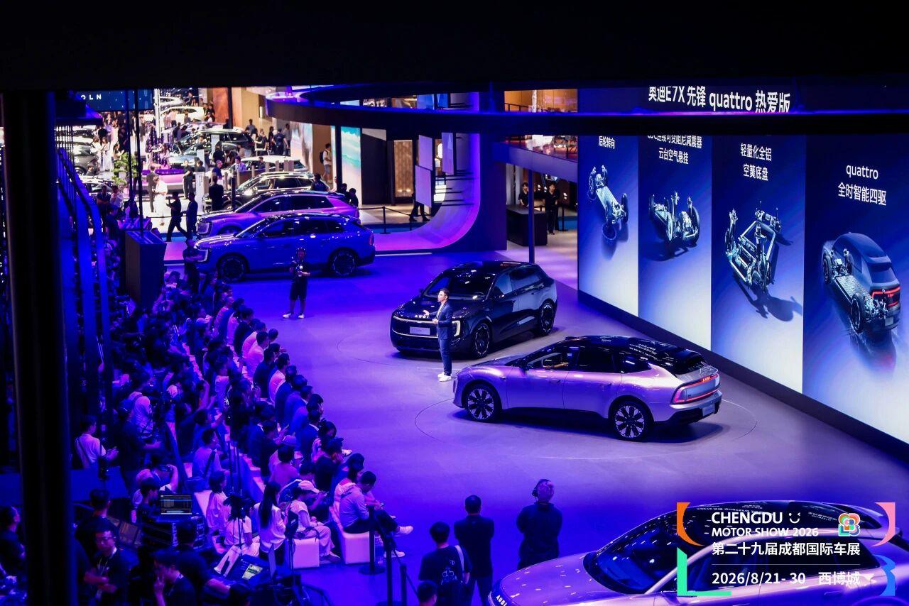 SUV在本届车展完成全球首秀并首次向公众开放试驾；宝马新世代BMW iX3长轴距