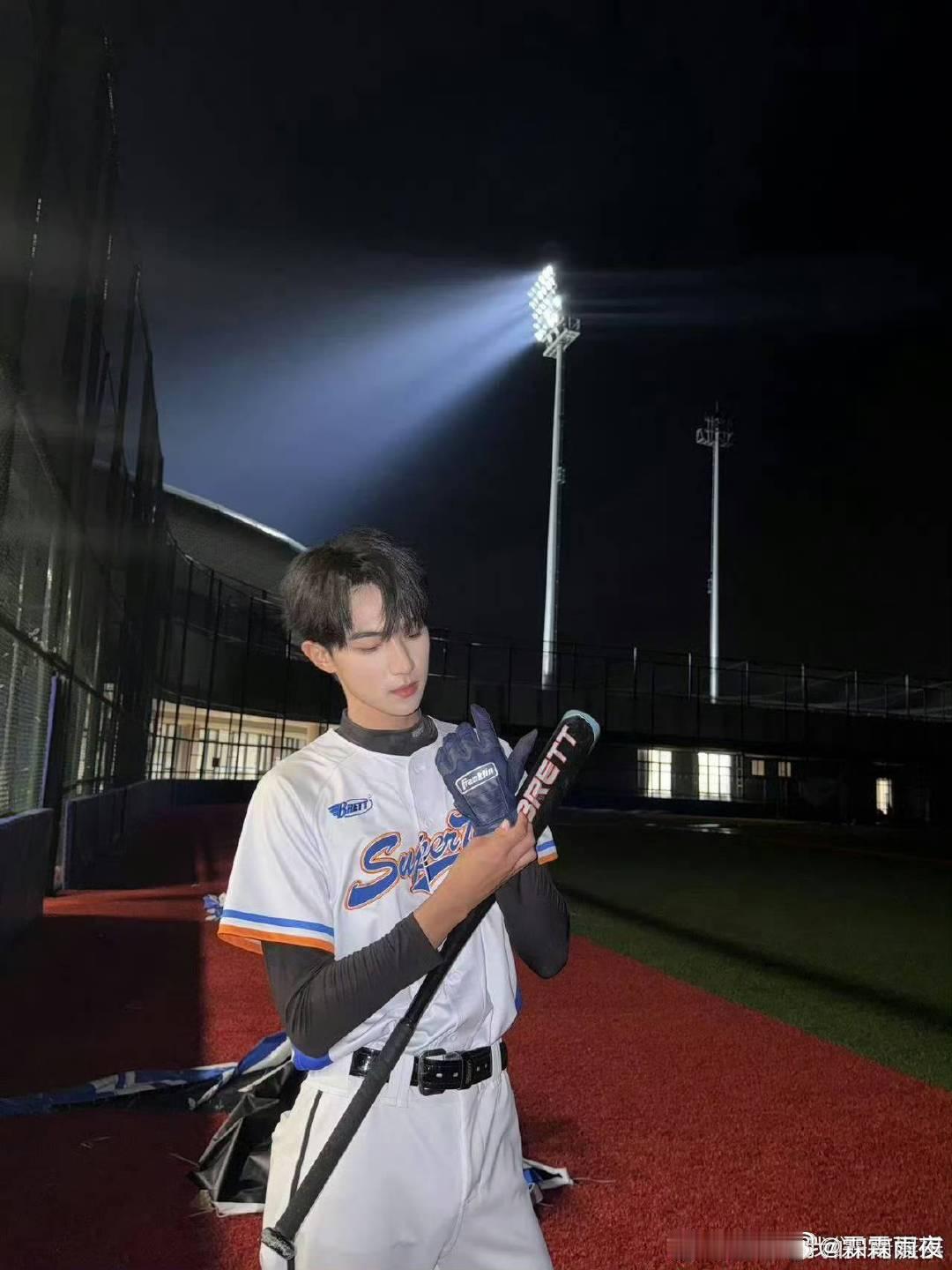 国内首档棒球综艺来了  超棒的我们  少年们挥洒汗水，燃烧青春！国内首档棒球综艺