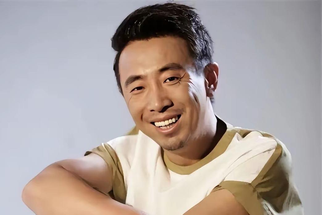晒图笔记大赛谁都没想到长相朴实的实力派演员范雷，直接抱得女强人娇妻归！妻子谢莉早
