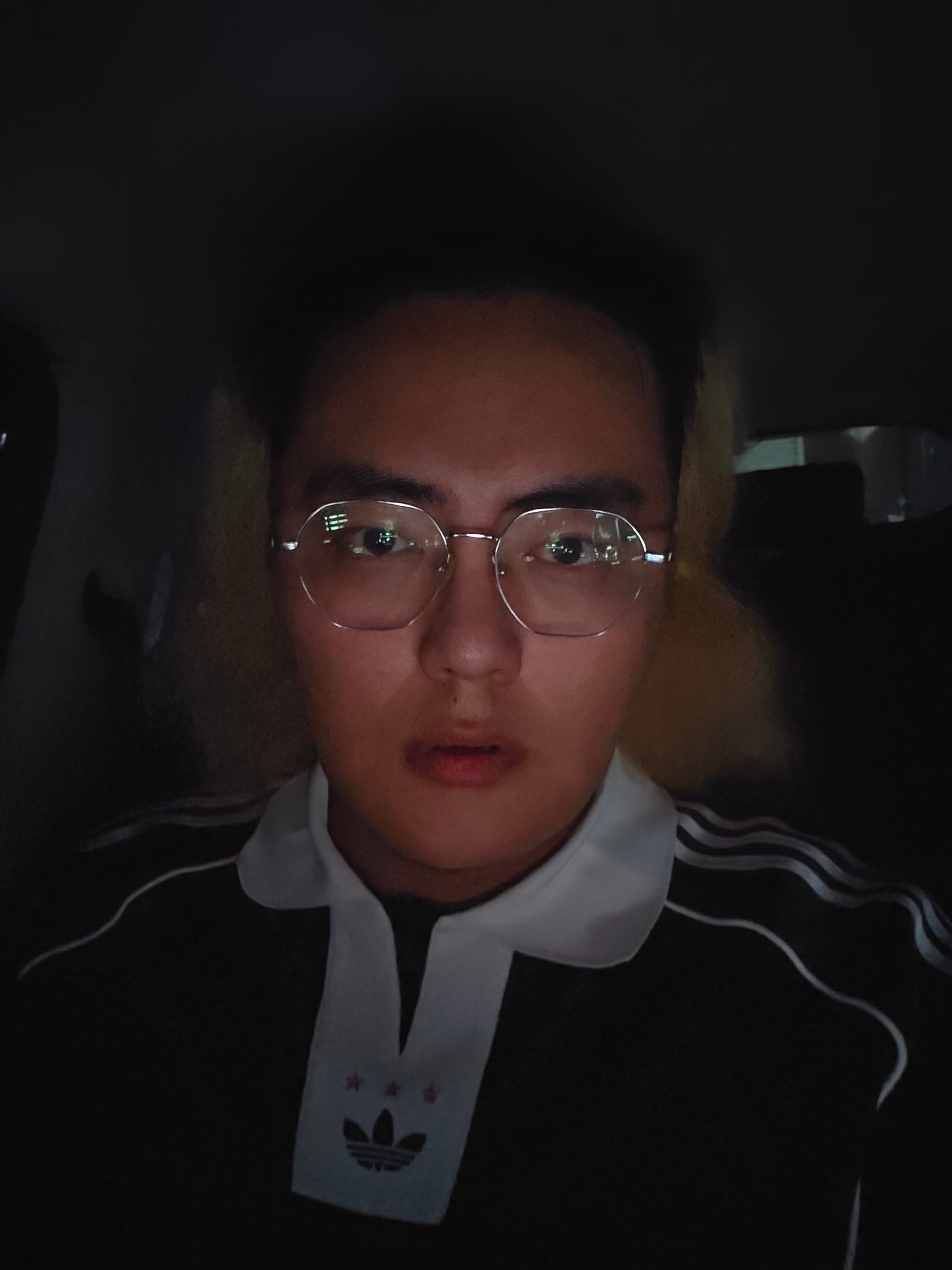 开了一天车，违停两次扣400，去买奶粉撞了个电动车（仅车没撞到人）赔80。[允悲
