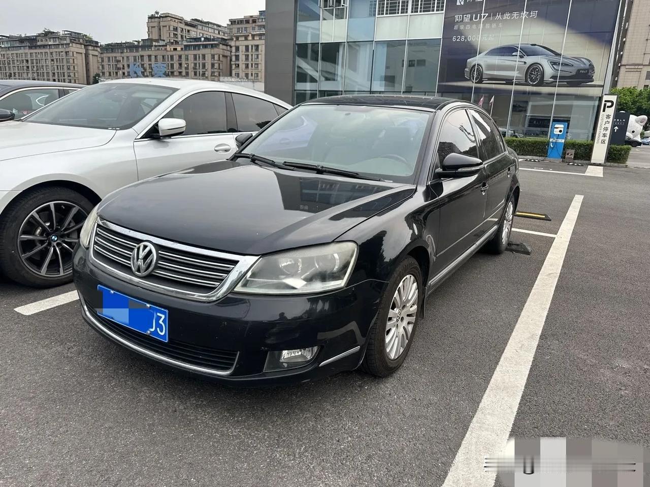 车主为了给儿子买婚车，把开了13年的大众帕萨特领驭报废了！
车主说:这辆车201