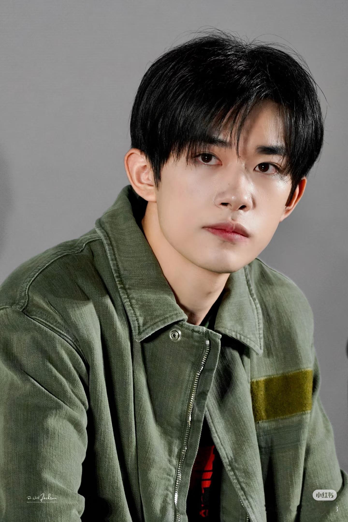 易烊千玺电影惊蛰无声 P1警校时期的严迪哥哥P2能够带队的严迪警官 