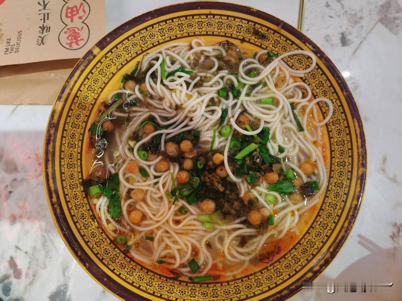 葱油饼香脆可口，好好缠人；油花面真的好吃不贵，味道好极了；炒莜面令人心动，巴不得