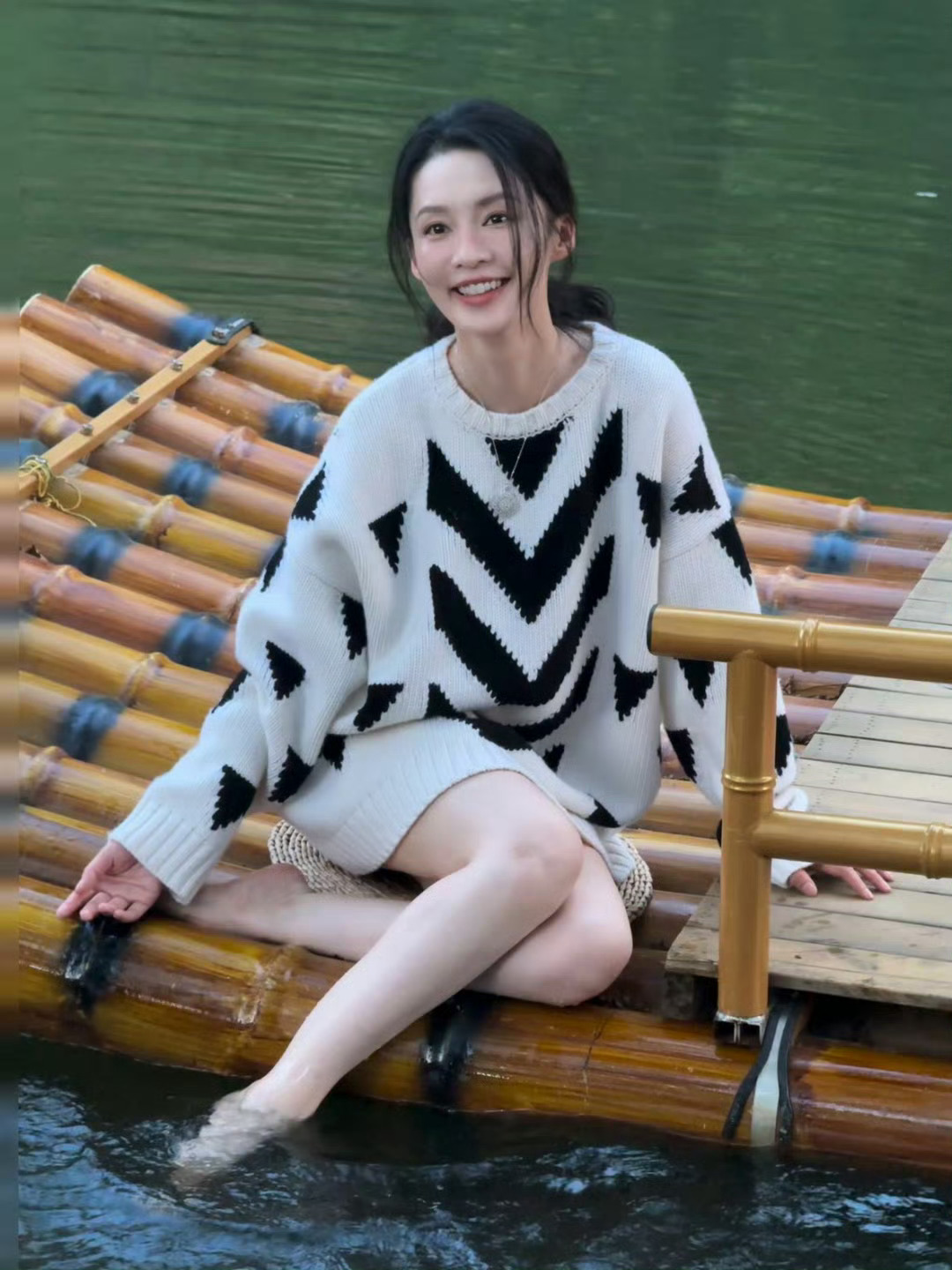 李沁✨✖️裸腿玉足竹船戏水[送花花] ​​​