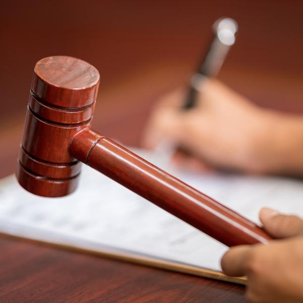 工伤认定必须由单位申请吗?