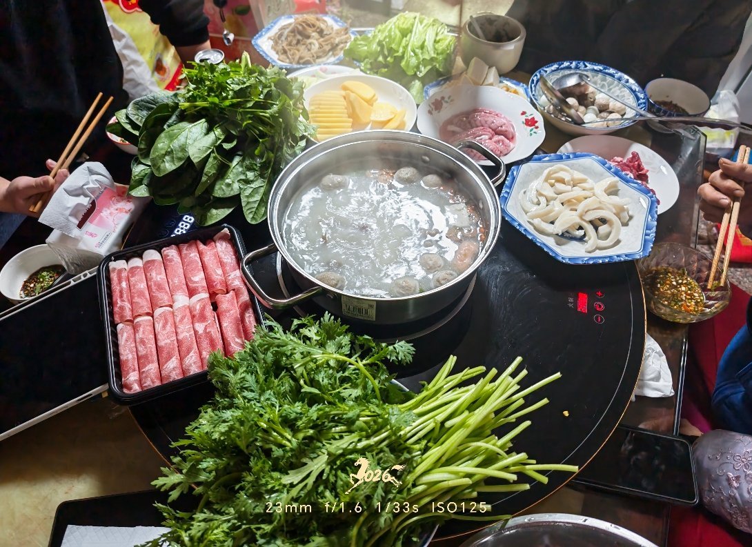 为什么中国人把这么多钱花在吃上老祖宗给我说了 民以食为天衣食住行吃多重要啊除了个