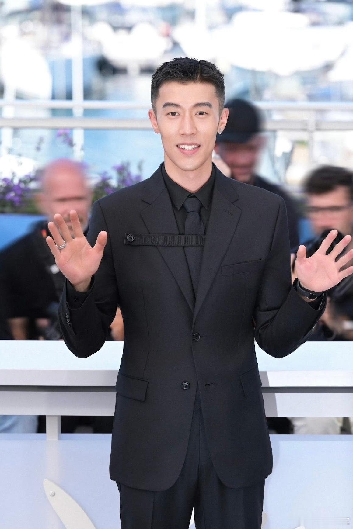 周游演技 白椿这个角色能这么动人，全靠周游的细腻演绎💧，他把角色的沉默与深情、