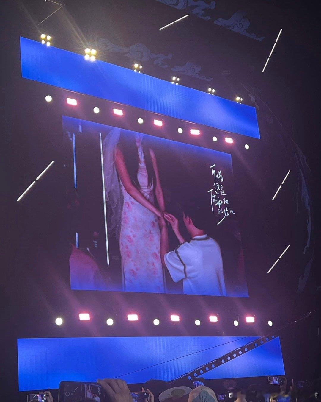 #张远台上唱嘉宾台下在求婚#好羡慕在现场的人呀，可以想象到当是该有多么浪漫了，张