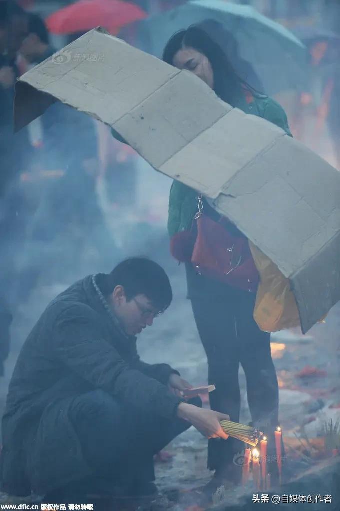丙午马年清明太特殊！岭南祭祖遇强对流，风雨里的执念不如平安的惦念
 
2026年