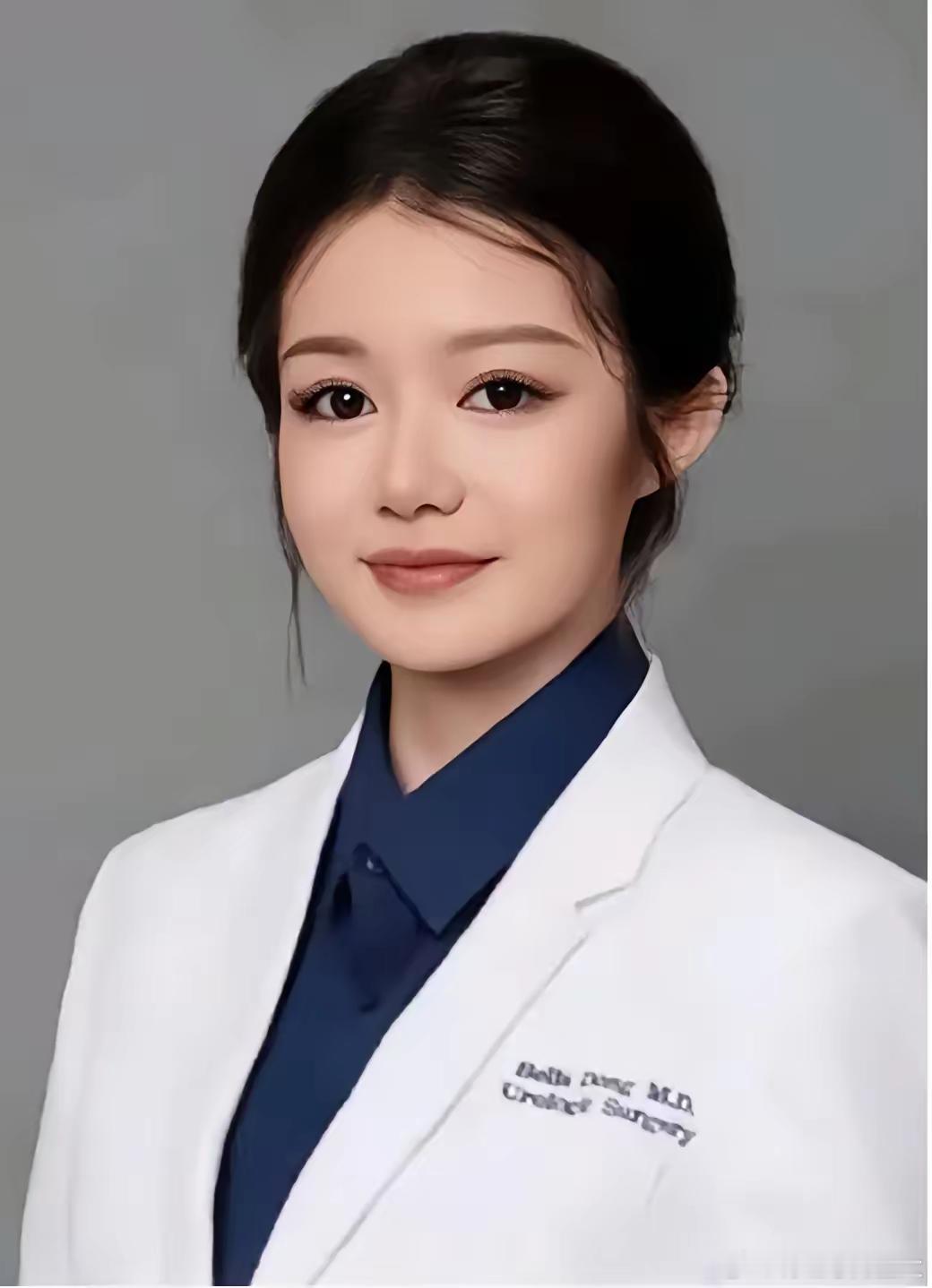 董小姐有一种不顾别人死活的美。[挖鼻] ​​​