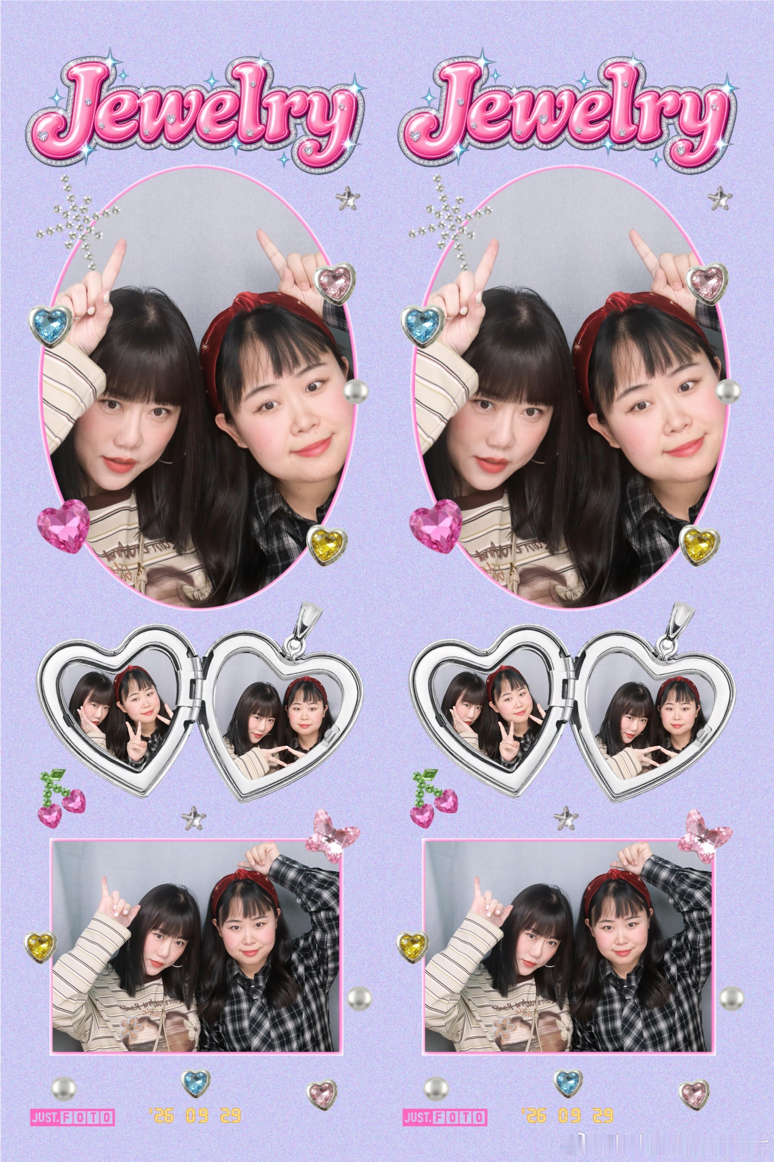👭 ​​​