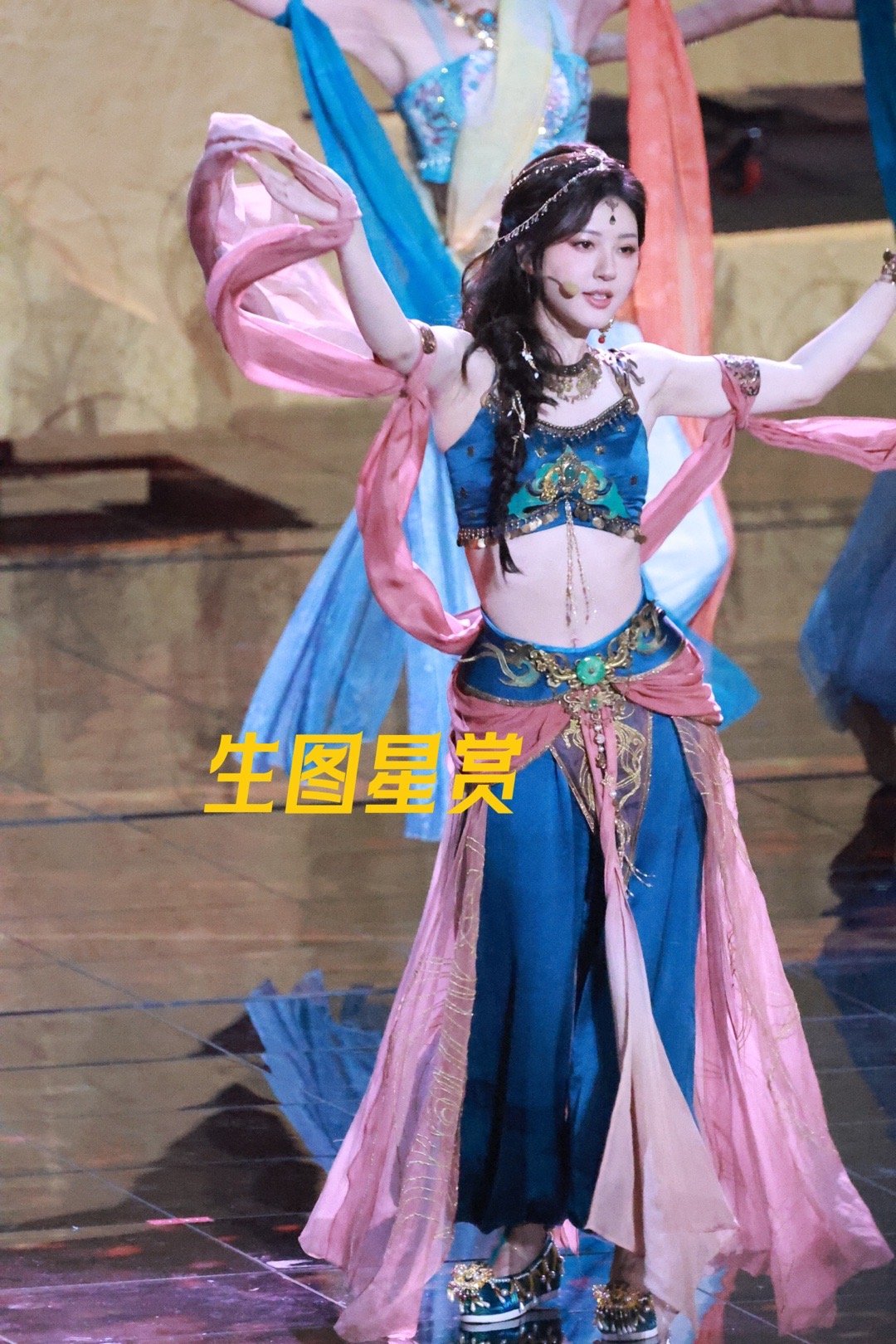 赵露思#湖南卫视跨年晚会# 生图直出，敦煌女神美绝了[憧憬][彩虹屁] ​​​
