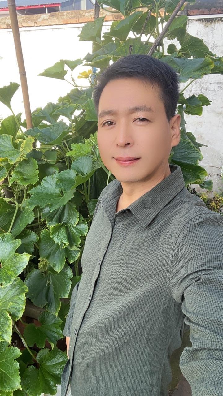 我本来是一个爱笑的人，可生活给了我满身的沧桑，有时候仔细想想，人真的不...