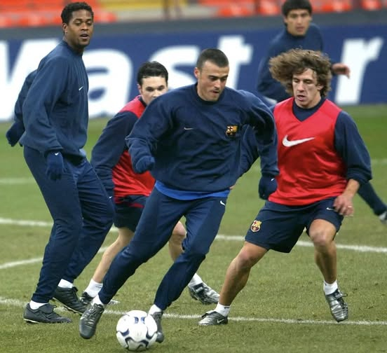 2003年的巴萨，在圣西罗球场！ 