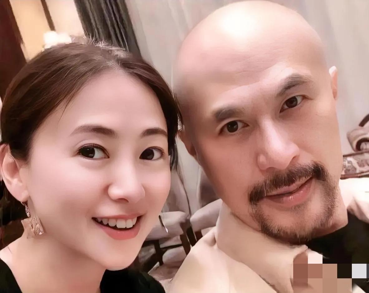 徐锦江是个好演员,
我很欣赏他演的拜月教主还有雷神系列，但是左边的女演员没有认出