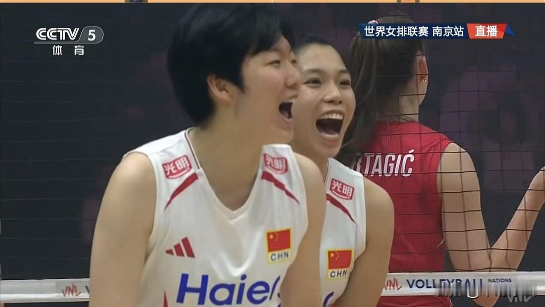世界女排联赛南京站中国女排3-0横扫塞尔维亚（比赛实况）。
  6月6日晚，20