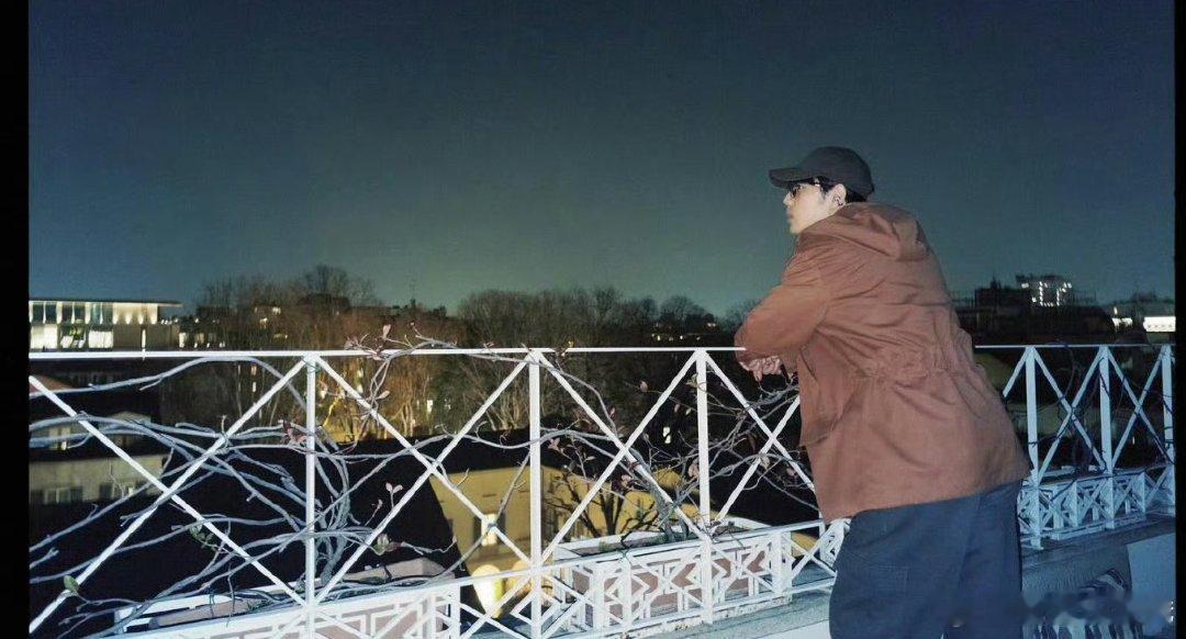 肖战ins晒米兰照年更博主上线啦！！！ 肖战ins晒米兰照好看的 