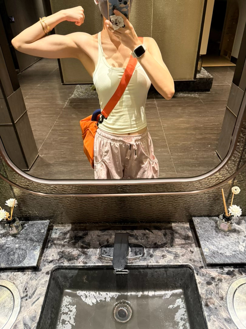 你就去练吧，我真感觉坚持运动是世界上最有用的抗衰办法，我就是一直小重量，从来不冲
