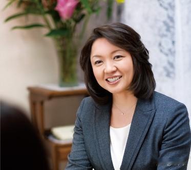 日本公明党新推举出了一个女党首，名字叫竹谷敏子！

这姐们看起来和高市早苗明显的