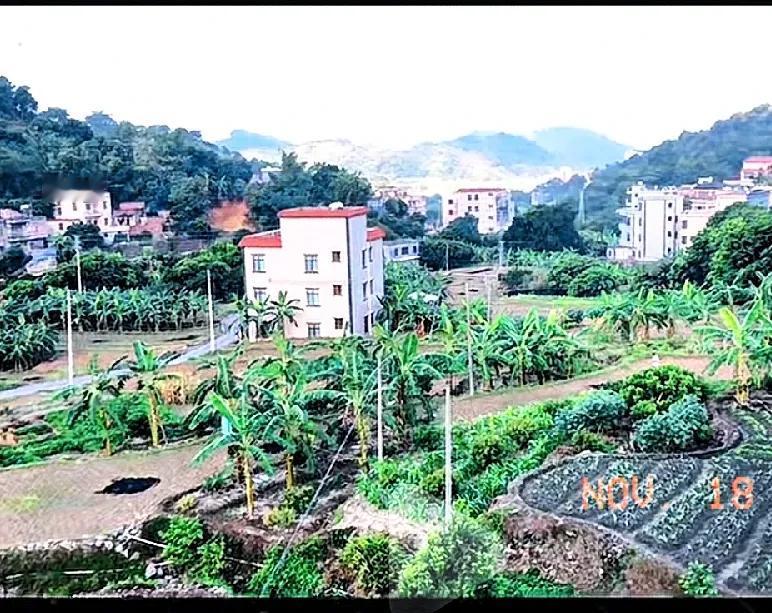 这是最真实我的乡村风景，
一览众山小，
风景美不胜收，
这样的农村环境令你们向往