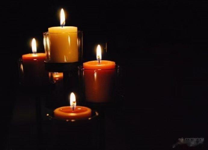 【今天是农历七月十五“中元节”，点亮一盏心灯为逝去的亲人祈福！[祈祷][祈祷][