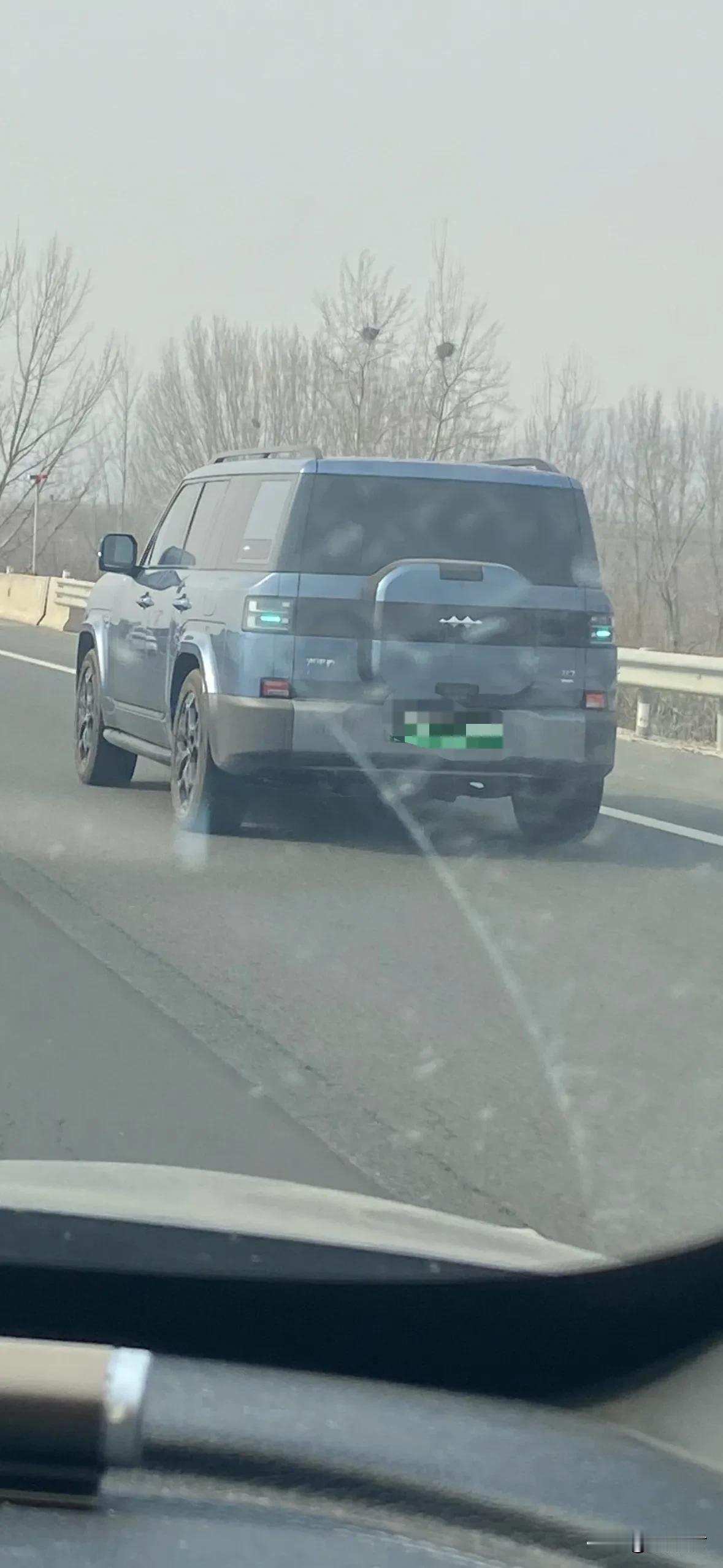 偶遇一辆在高速上开着辅助驾驶功能的方程豹钛7～话说越来越多人用高速领航功能了