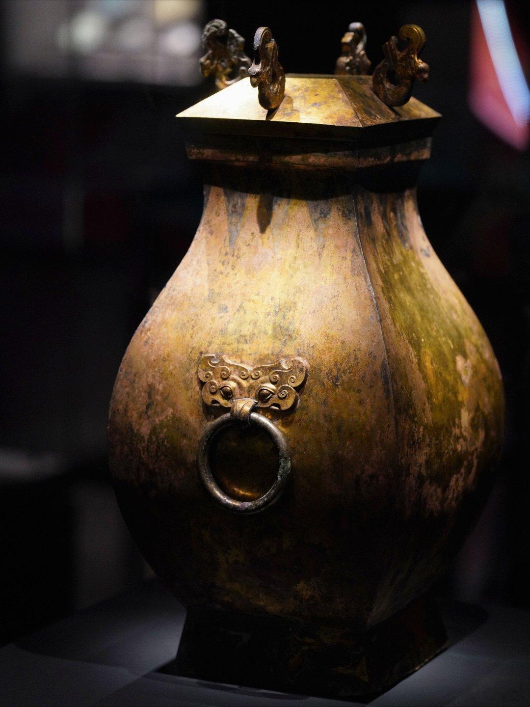 徐州博物馆金色大汉，一组汉代金铜文物 ​​​