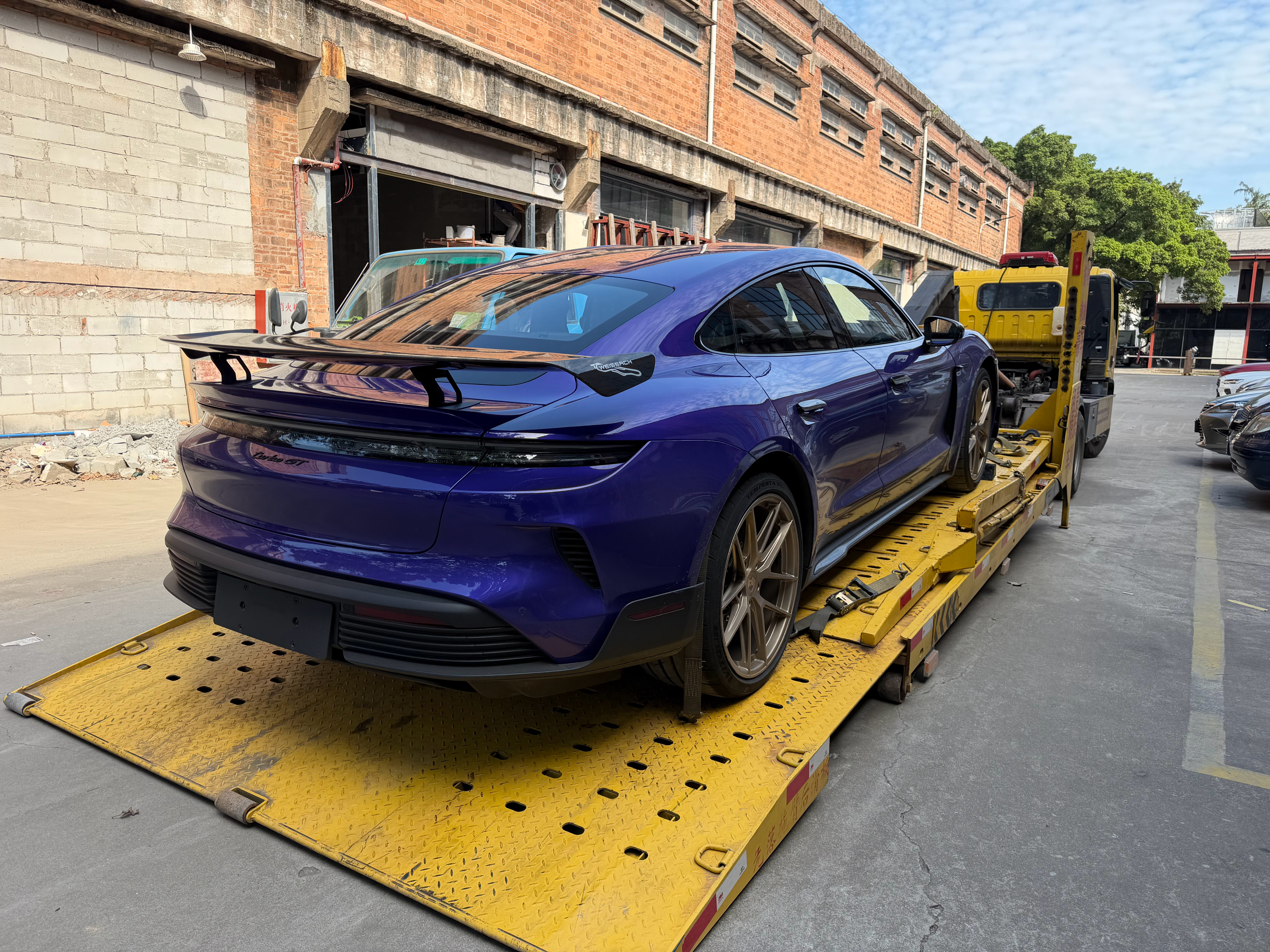 要去过户了，过两天上了绿牌就变🍆🍆🍆了 