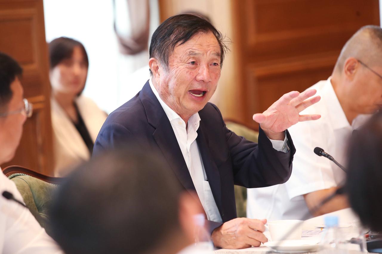 让任正非大动干戈的一件“小事”，竟然请了四位部级官员、一位院士、十位知名企业家以