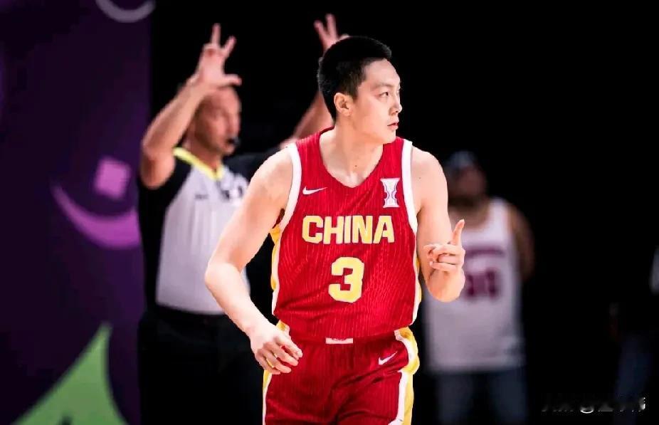 好样的！胡明轩赛后表示，错失绝杀后，中国男篮的队友们都站出来鼓励他，没有任何的埋