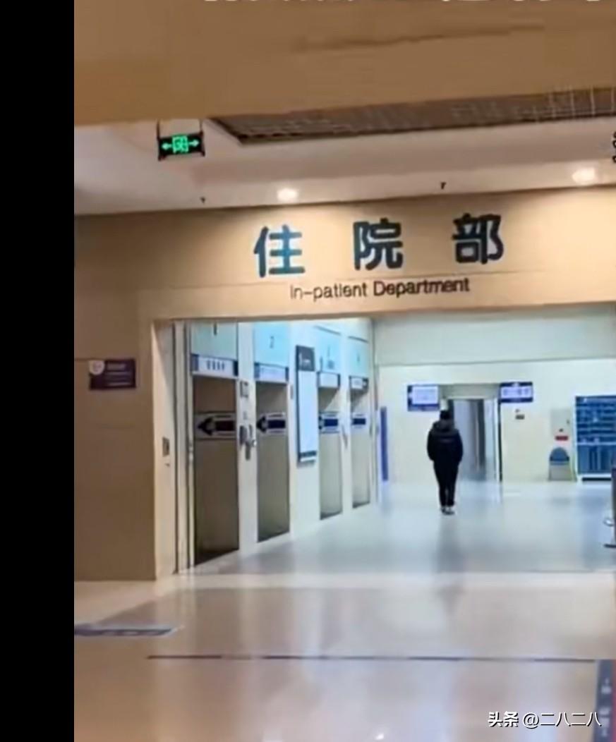 邻居家的奶奶，平日里身体还算硬朗，平时出门散步、买菜都格外小心，一直都规规矩矩走