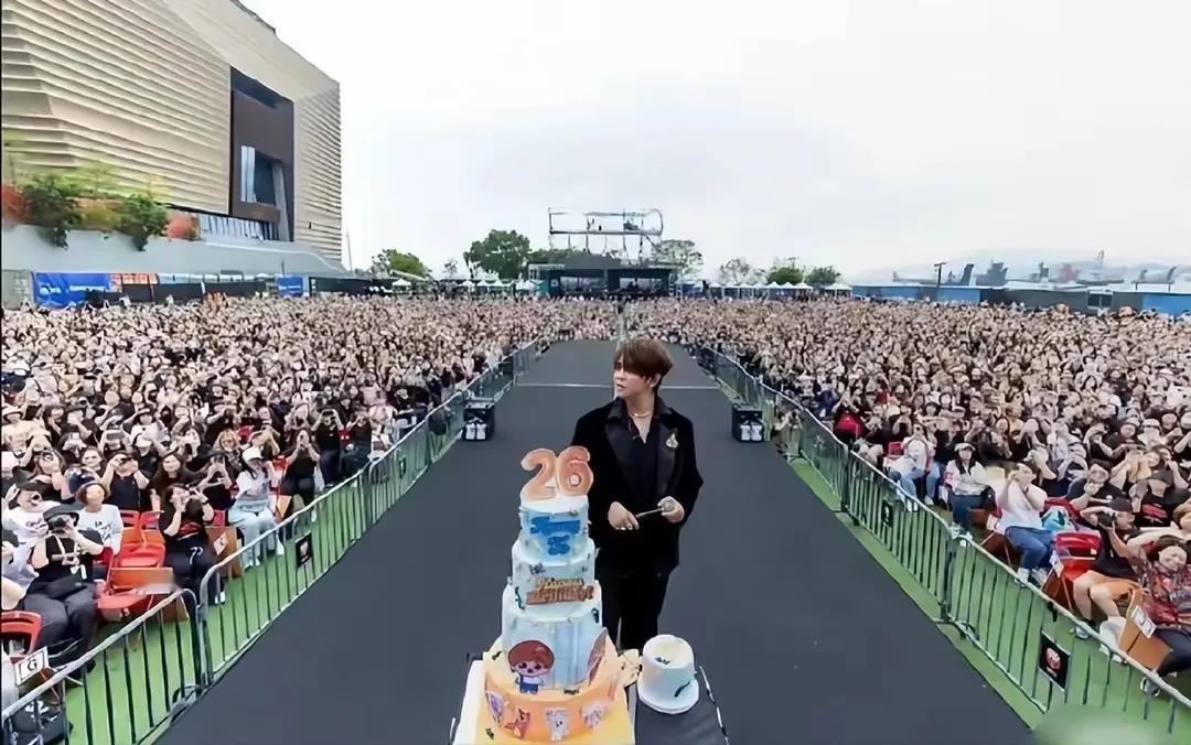 刚过完26岁生日，人山人海那么多粉丝为他庆生，港岛“新生代顶流”姜涛却被爆服药/