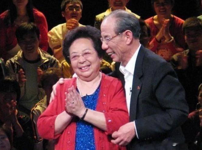 老戏骨魏宗万于6月1日溘然长逝，享年89岁。
        魏宗万的妻子周惟明