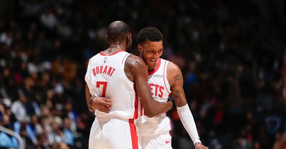 雷霆和火箭大战，火箭的杜兰特又开始拉了，出场30分钟37秒，四节不到的时间内，1