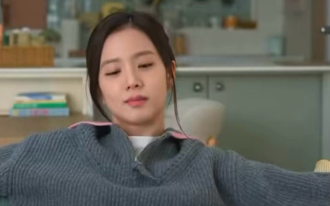 【推万赞】我在家拿遥控器跟智秀一模一样真的好真实哈哈哈哈哈哈哈哈我也是能不动手就