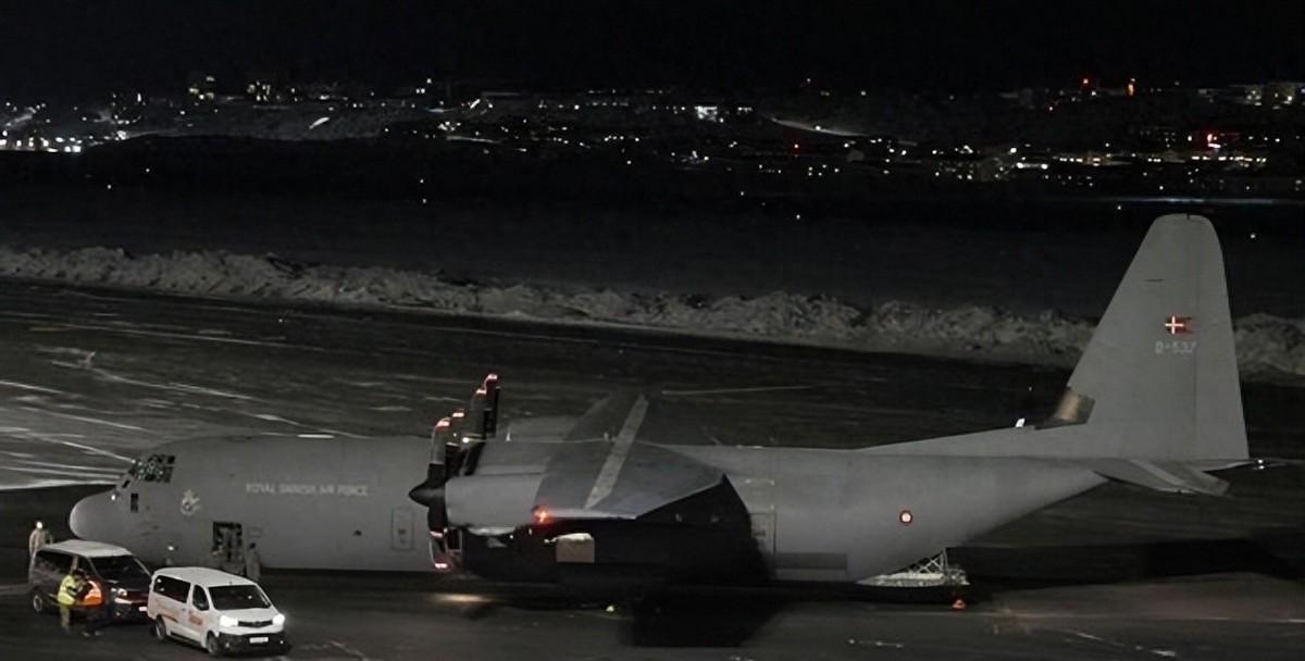 2026 年开年最荒诞的一幕：34 名欧洲士兵进驻格陵兰岛，只为防着他们的“老大