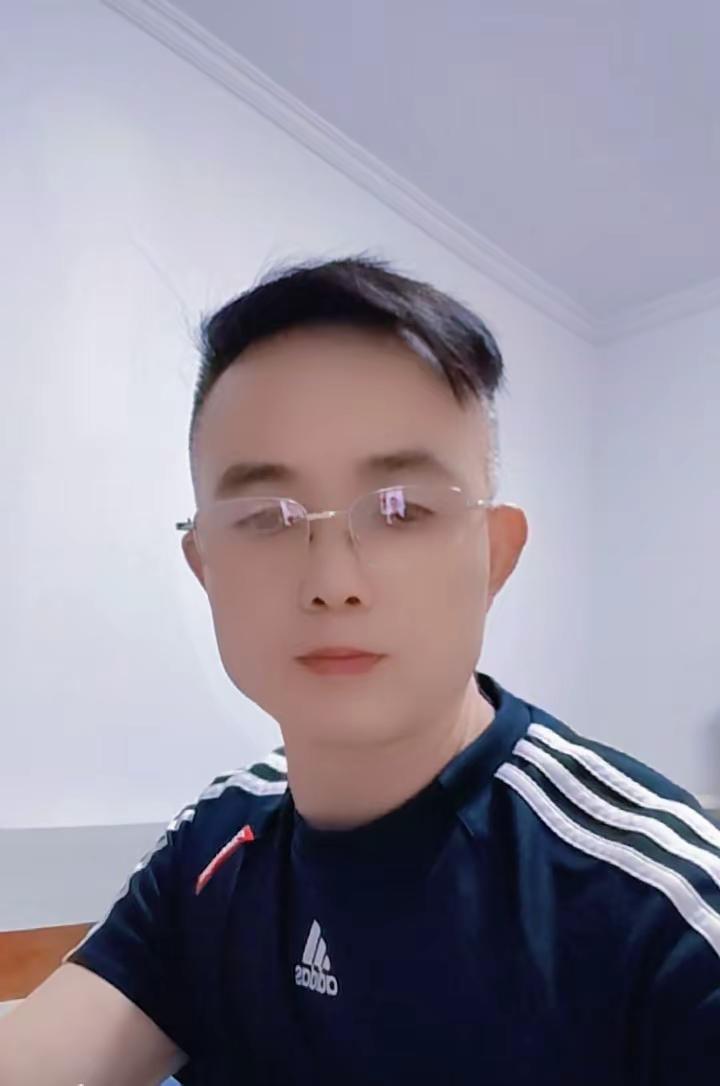 说真话 发型简单干净