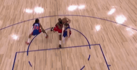 真硬！关键时刻哈登打成2+1将比分扳平
今天快船在客场挑战活塞，最终以98-92