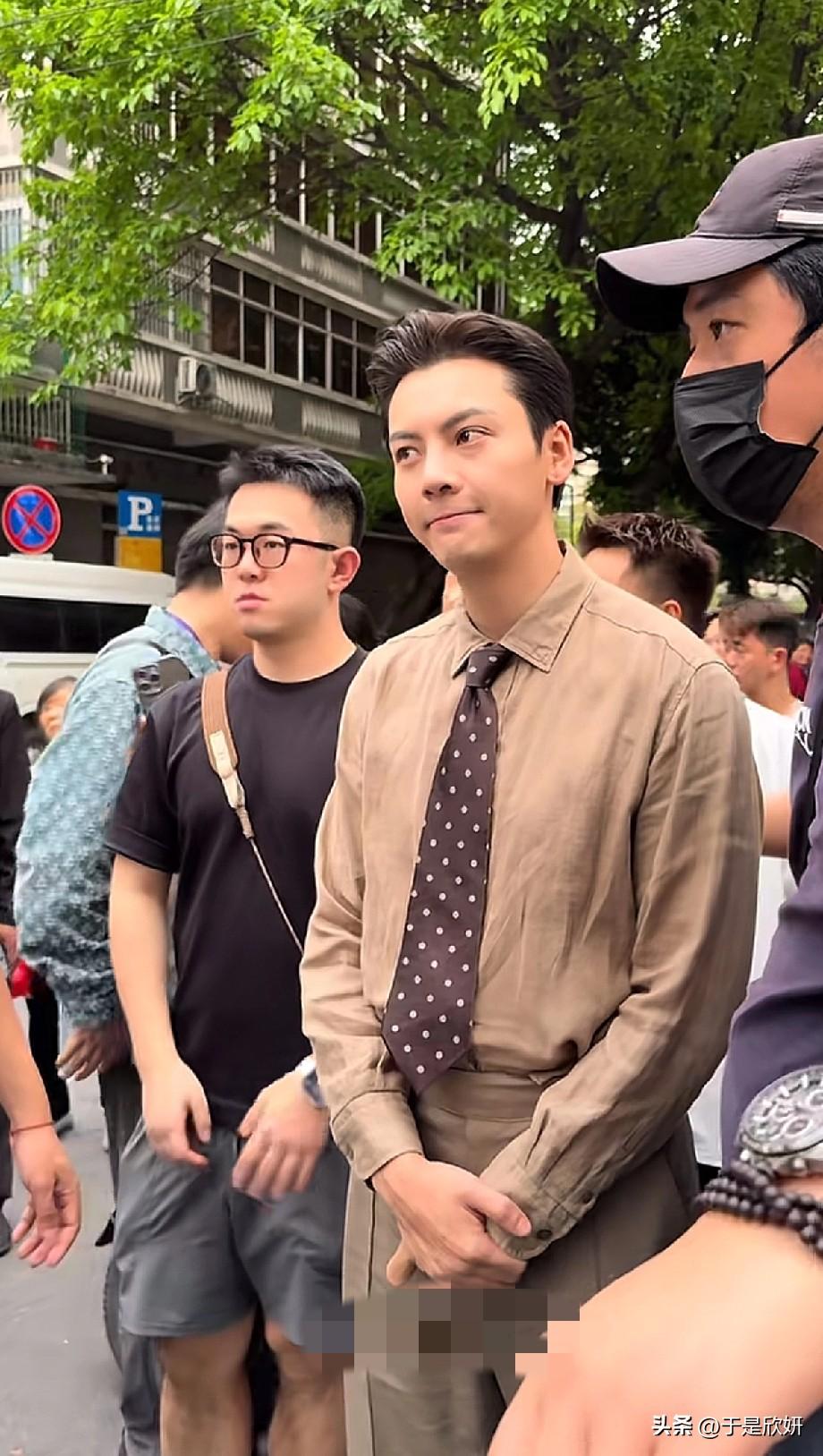 从“大师兄”到港风型男！陈伟霆街头路透，这才是内娱顶级神颜晒图笔记大赛网友广州街