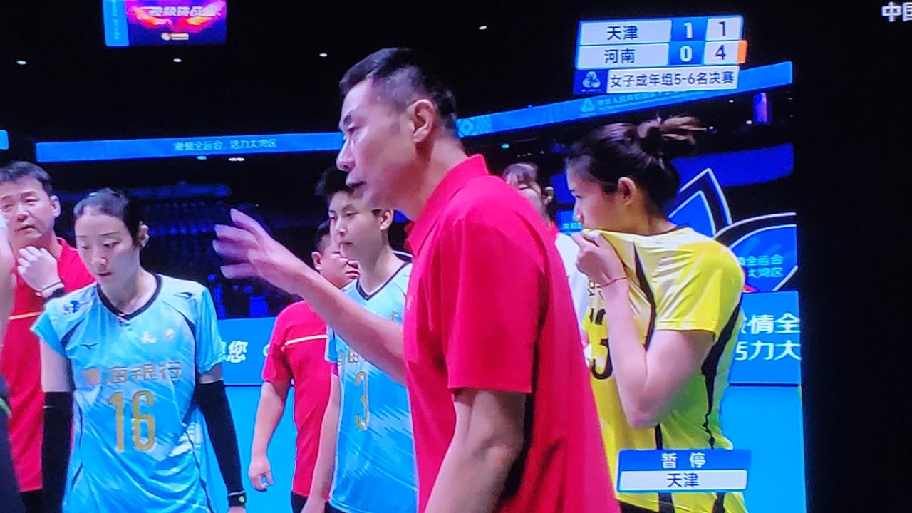 22-25！没想到第二局天津女排失误送分又增多！天津丢掉第二局比赛！
开局河南女