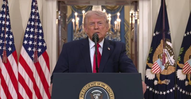 特朗普刚把“自由计划”说成美国重掌霍尔木兹海峡的强硬行动，转眼又按下暂停键，这种