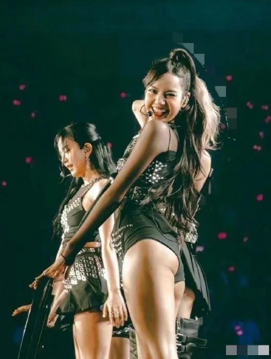 同样是露臀线，lisa被骂了，霉霉却一片夸赞。 ​为什么？#和霉霉有一比# #明